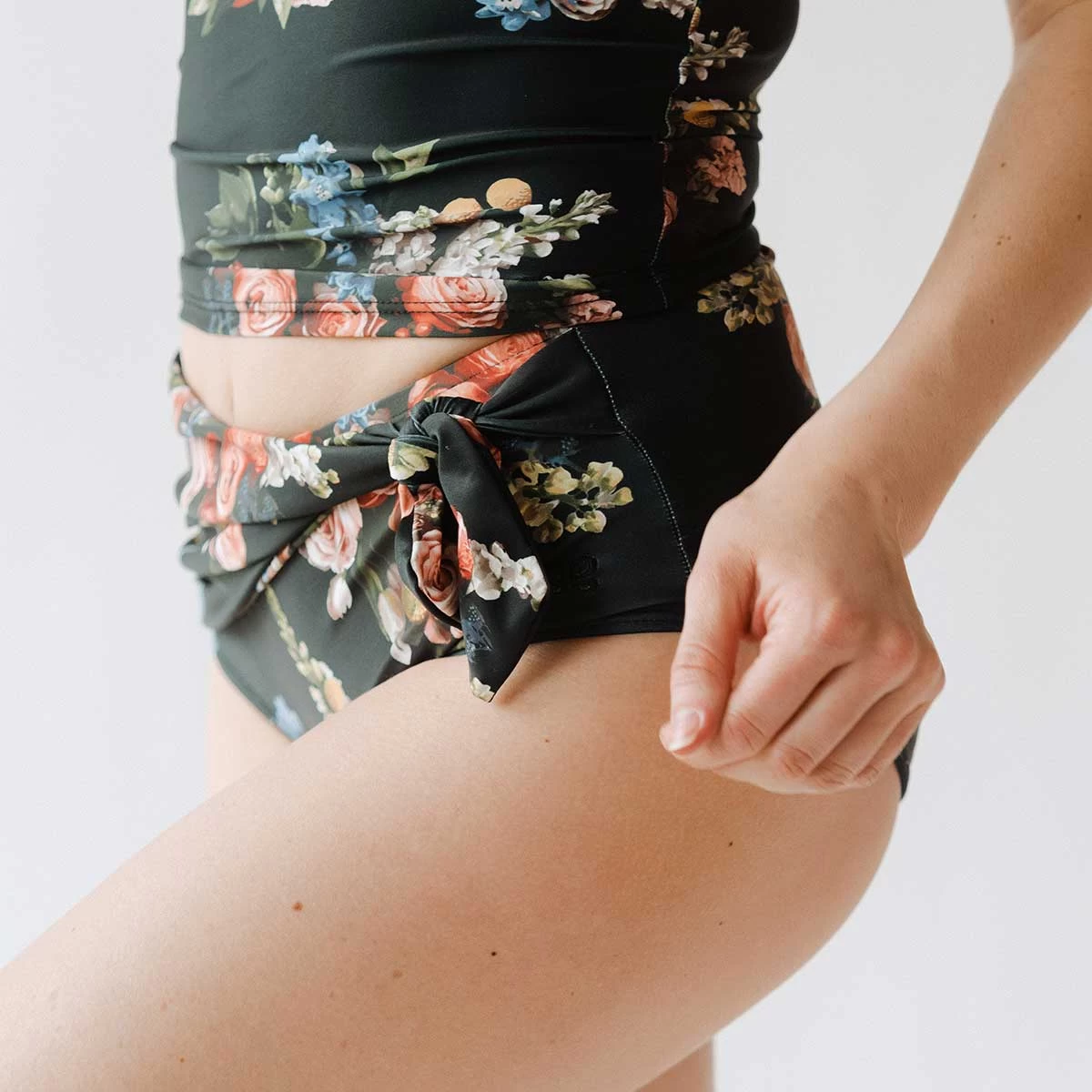 Simone Bottoms, Rose Black - Image 10